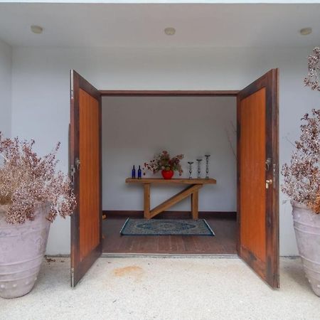 Villa Nambung Selong Belanak Exterior photo